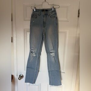 Hollister ultra high rise 90’s straight distressed jeans
